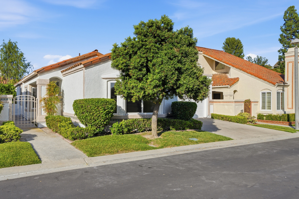 Sold in Casta del Sol: 28265 Las Casas Closes at $975,000