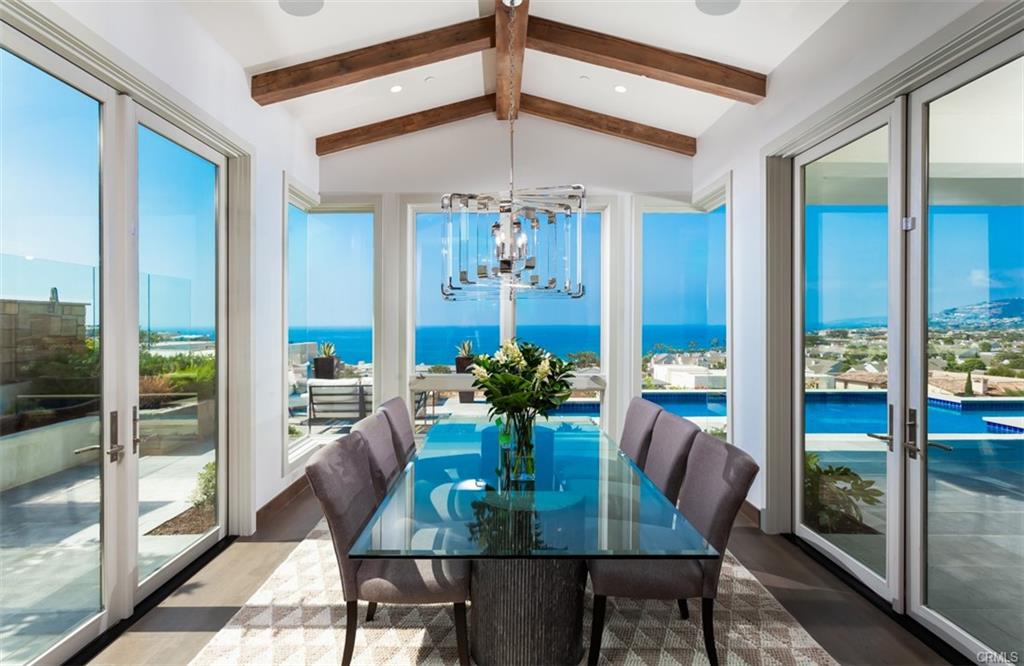 31 Shoreline Dining Room